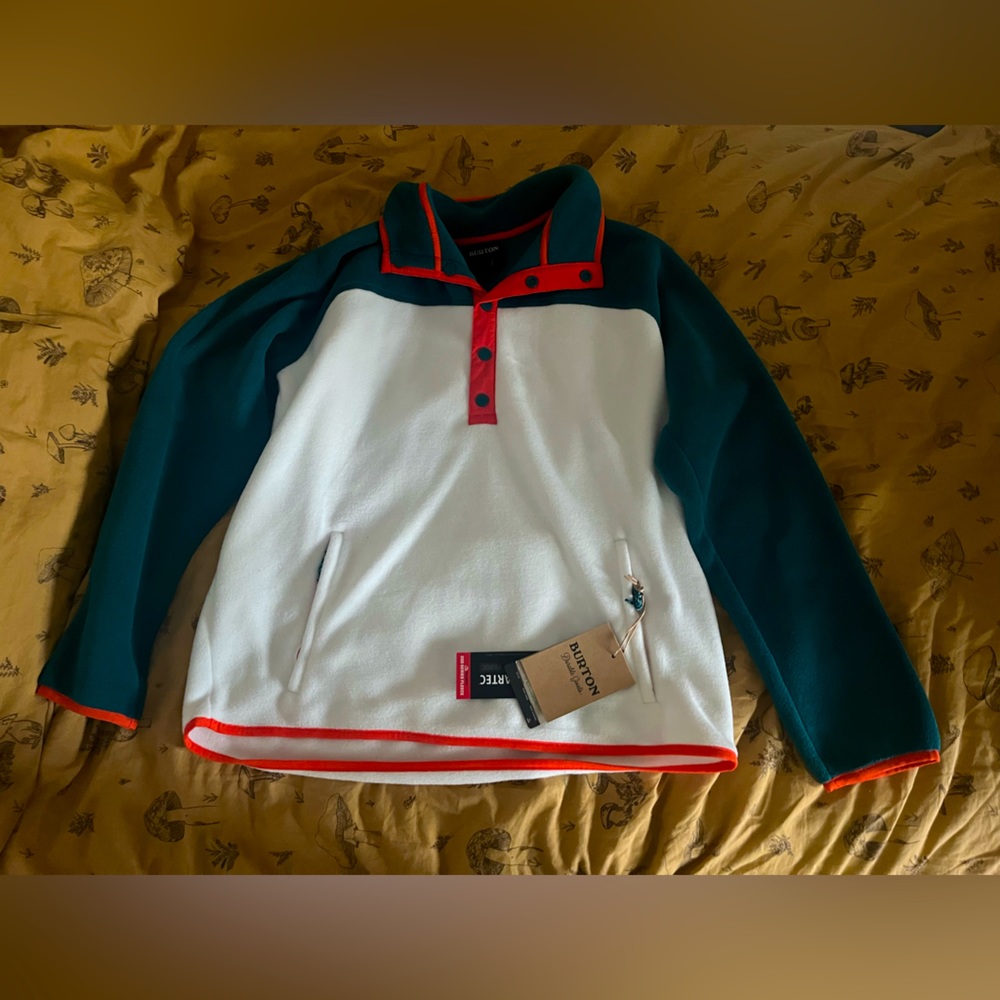 Burton Hearth Fleece Pullover in Shaded Spruce and Stout White